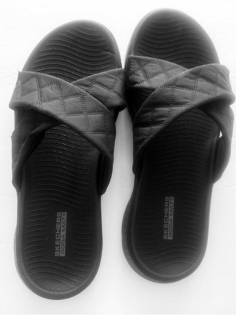 Skechers Goga Mat Black Quilted Cross Strap Slide Sandals 141536 Women's Size 10